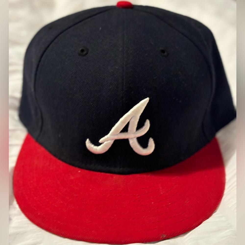 Atlanta Braves official hat. Size 7 and 7/8.